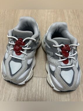 9060 Bungee baby shoes
